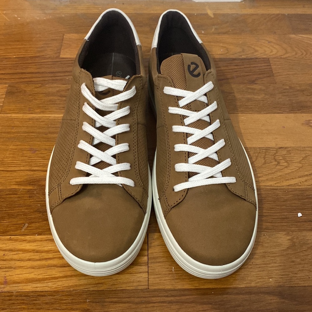 Brand new Ecco men’s soft classic sneaker